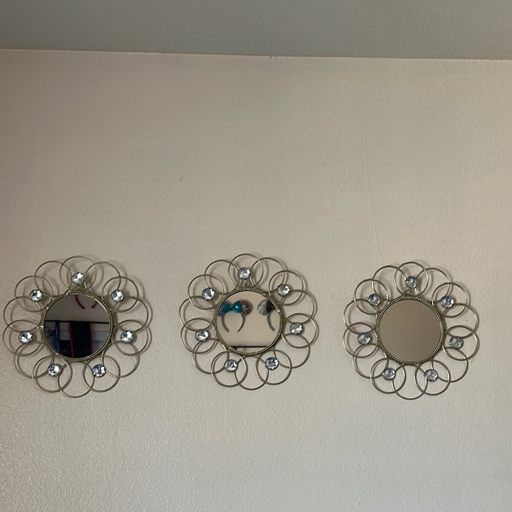 Elegant Silver Wall Mirror Set